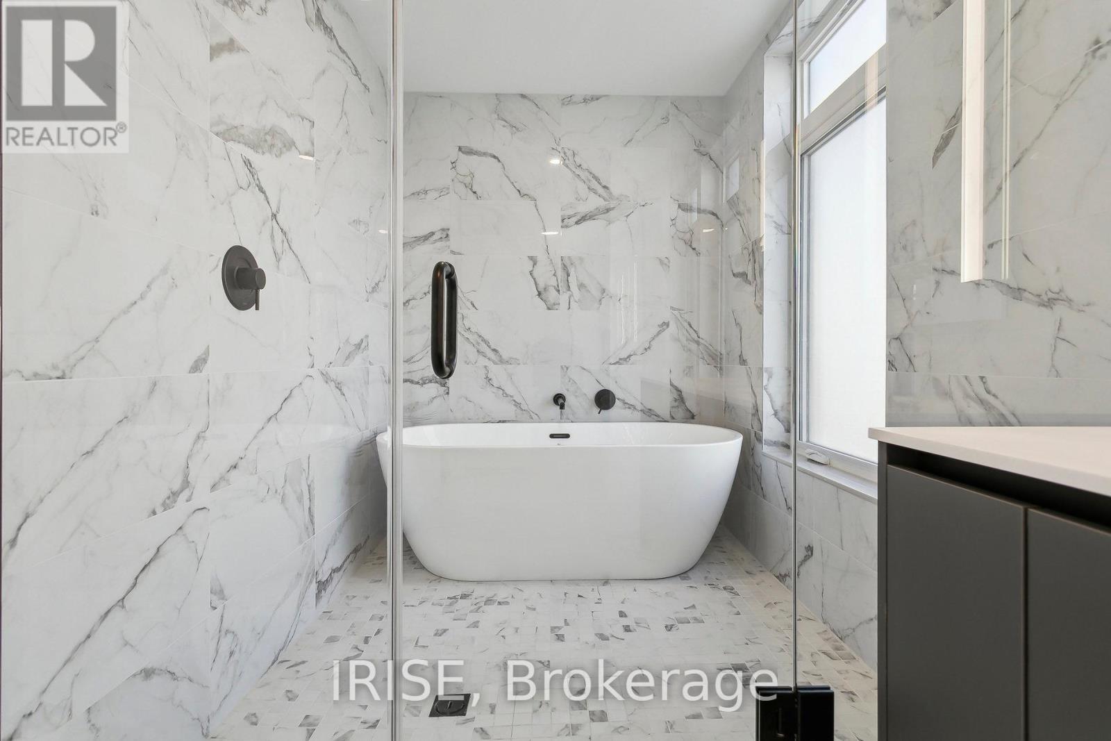 Photo 30 of 55 40 Lou Parsons Way, Mississauga ON