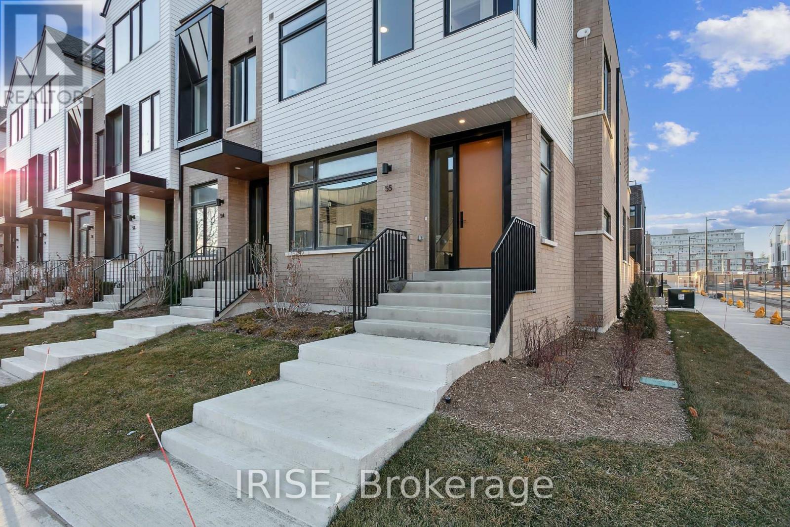 Photo 1 of 55 40 Lou Parsons Way, Mississauga ON