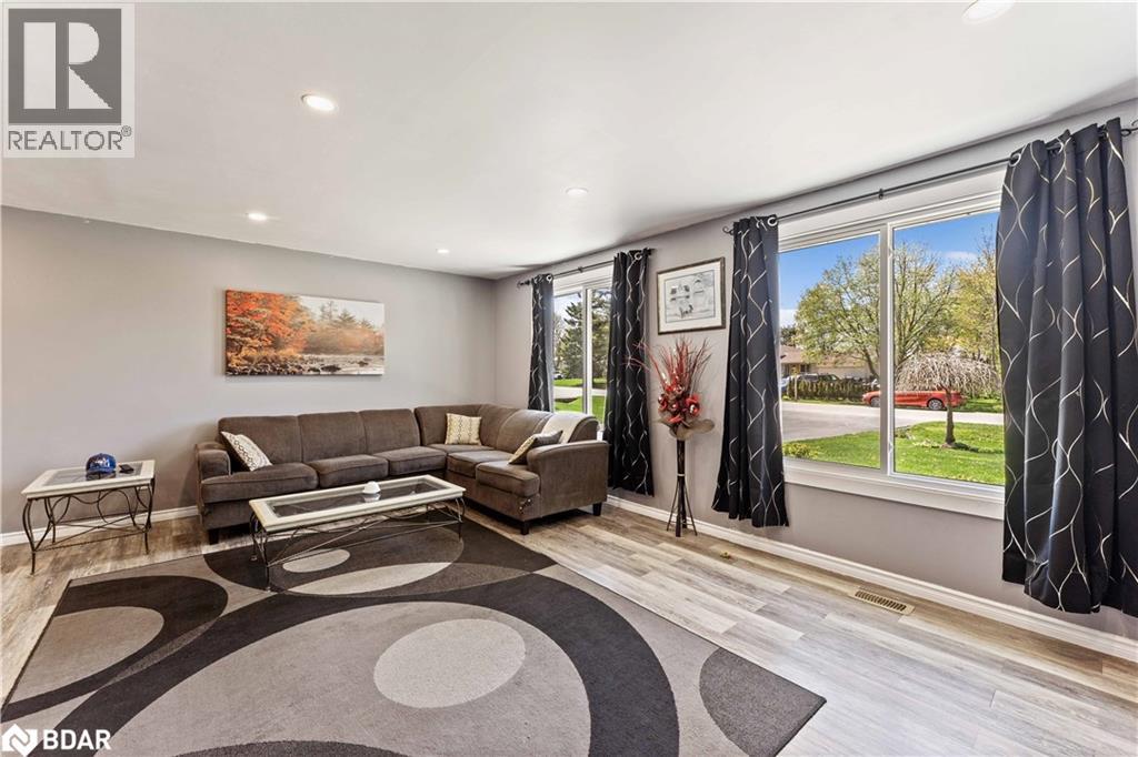 Photo 10 of 204 Camilla Crescent, Essa ON