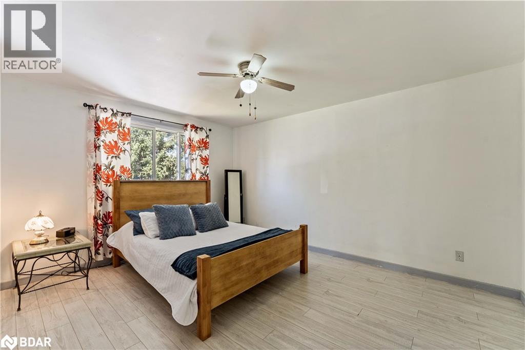Photo 18 of 204 Camilla Crescent, Essa ON