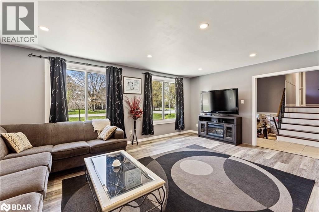 Photo 9 of 204 Camilla Crescent, Essa ON