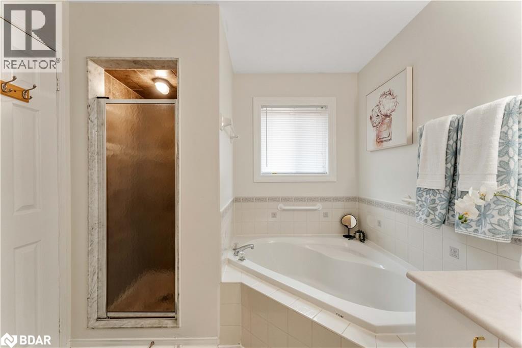 Photo 18 of 36 Leslie Avenue, Barrie ON