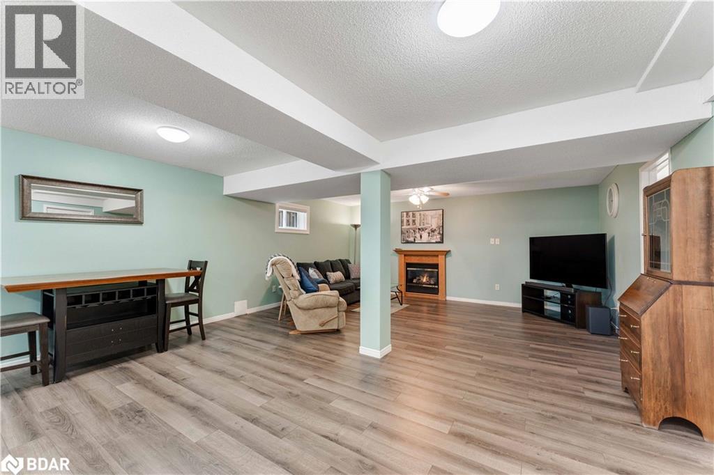 Photo 19 of 36 Leslie Avenue, Barrie ON