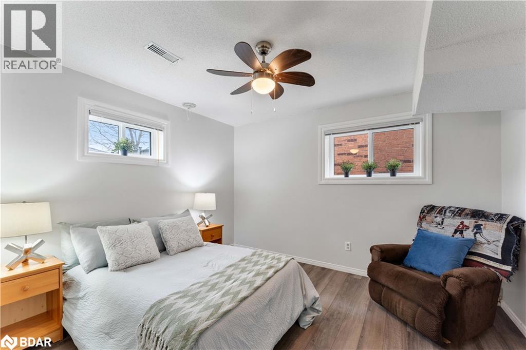 Photo 23 of 36 Leslie Avenue, Barrie ON