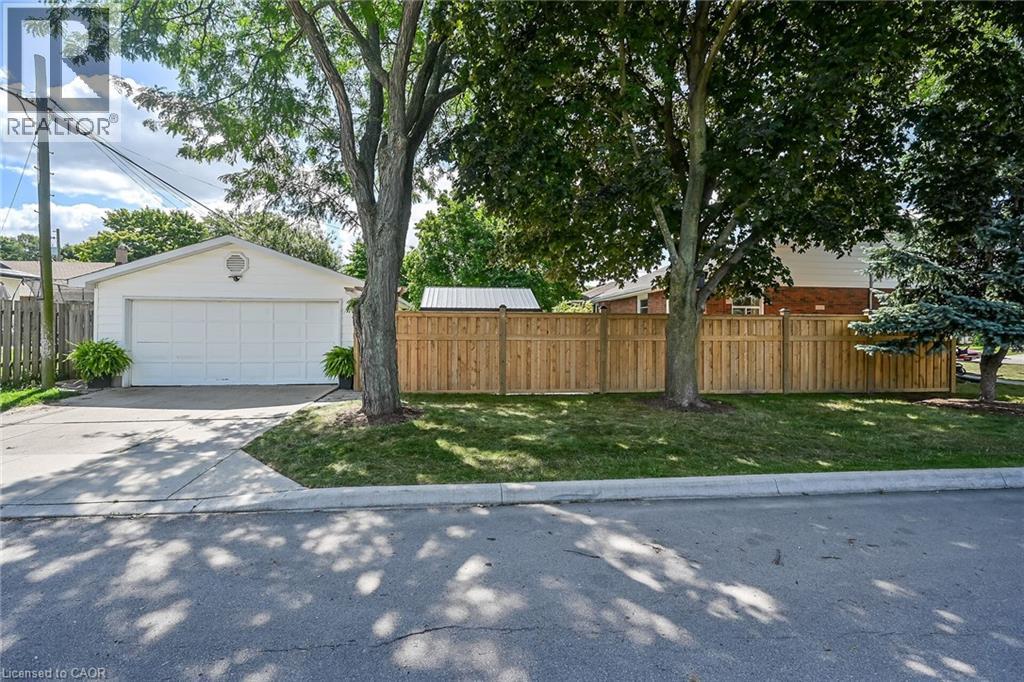 Photo 3 of 181 West 18th Street, Hamilton ON