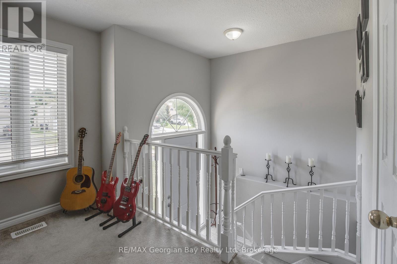 Photo 4 of 399 Irwin Street, Midland ON
