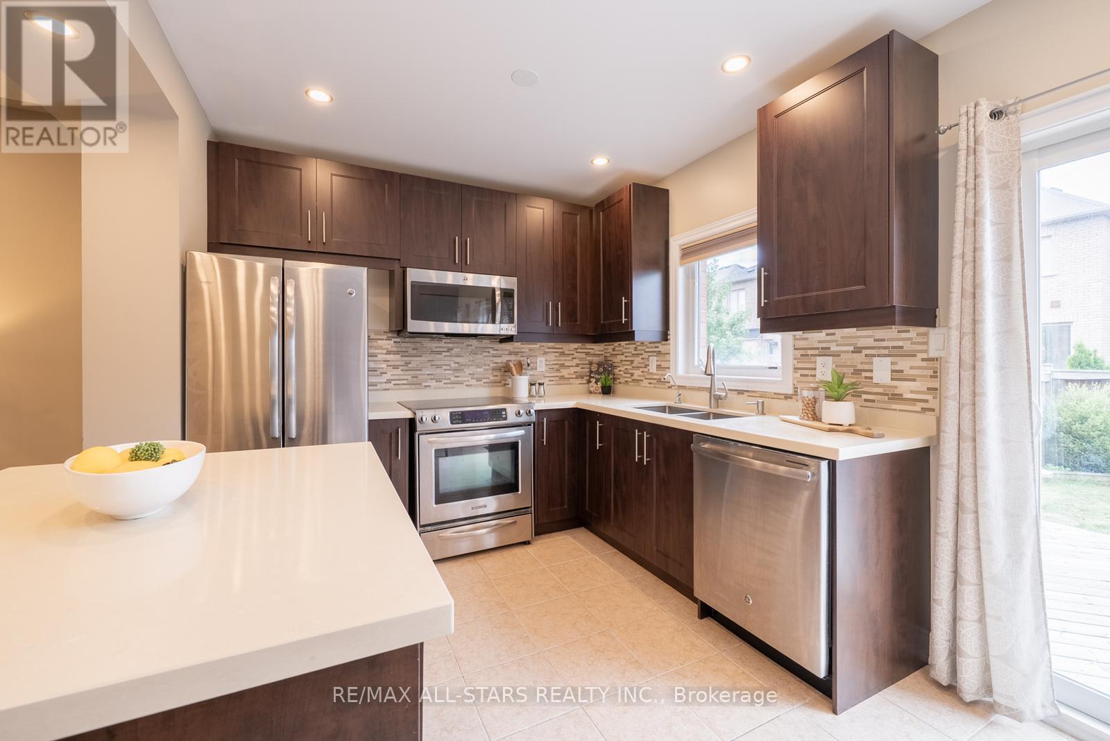 Photo 13 of 10 Betula Gate, Whitchurchstouffville ON