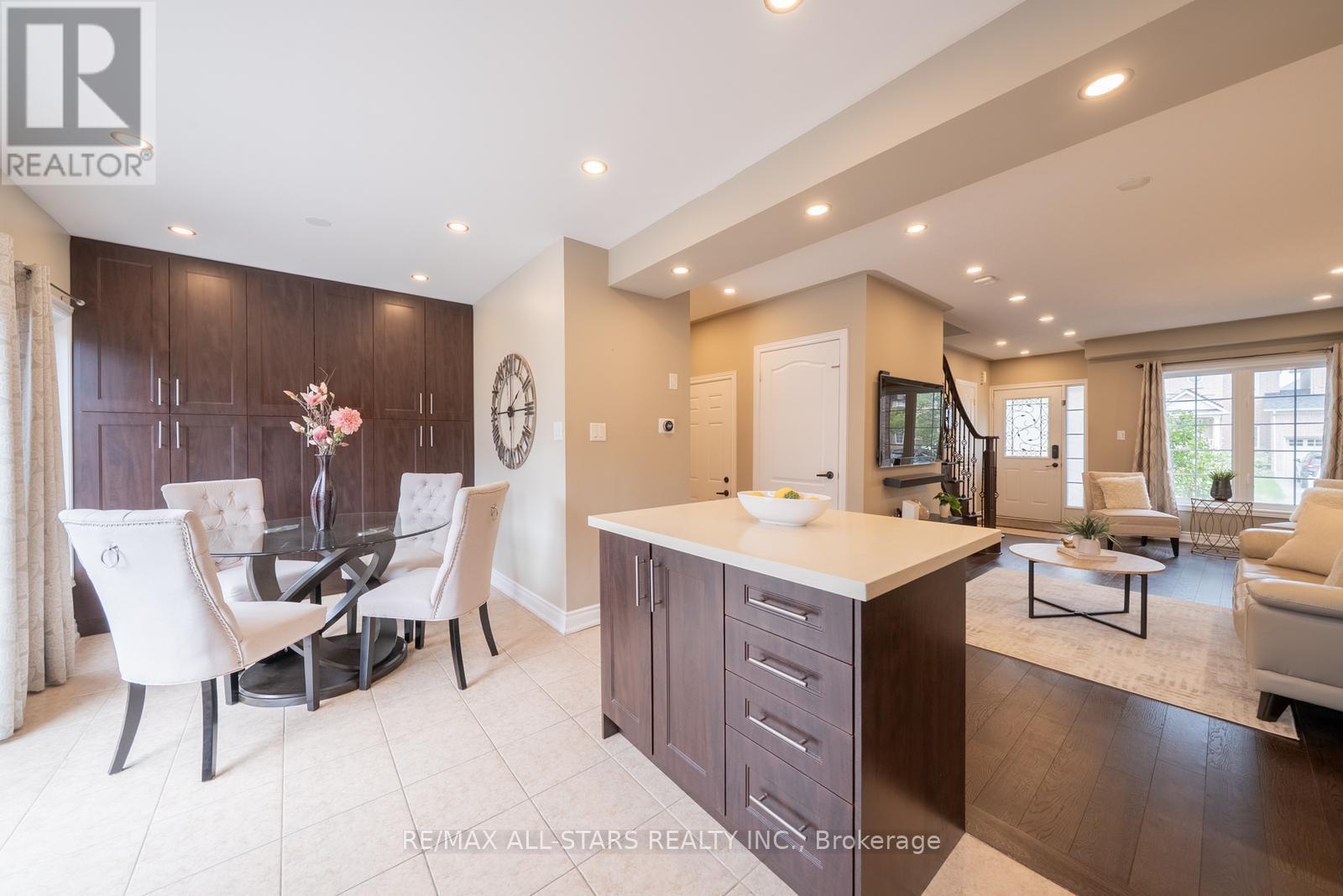 Photo 15 of 10 Betula Gate, Whitchurchstouffville ON