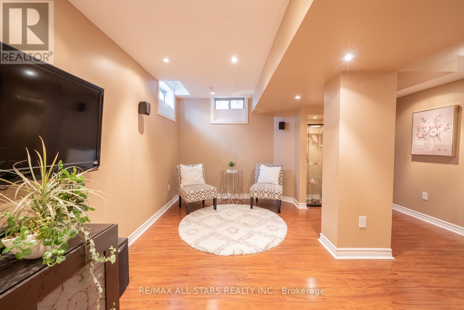 Photo 31 of 10 Betula Gate, Whitchurchstouffville ON