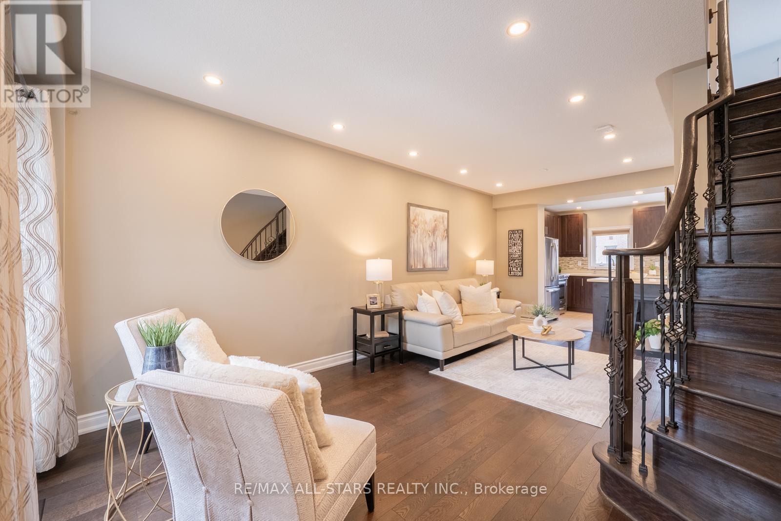 Photo 5 of 10 Betula Gate, Whitchurchstouffville ON