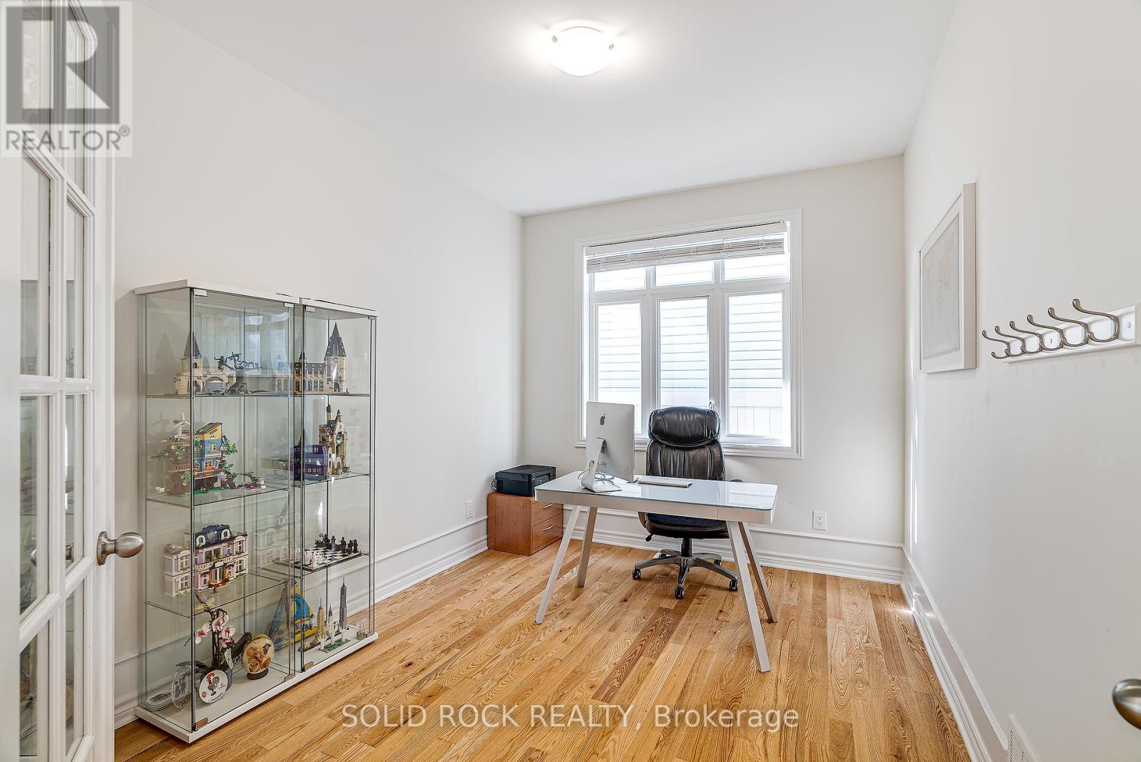 Photo 10 of 326 Memorial Grove, Ottawa ON