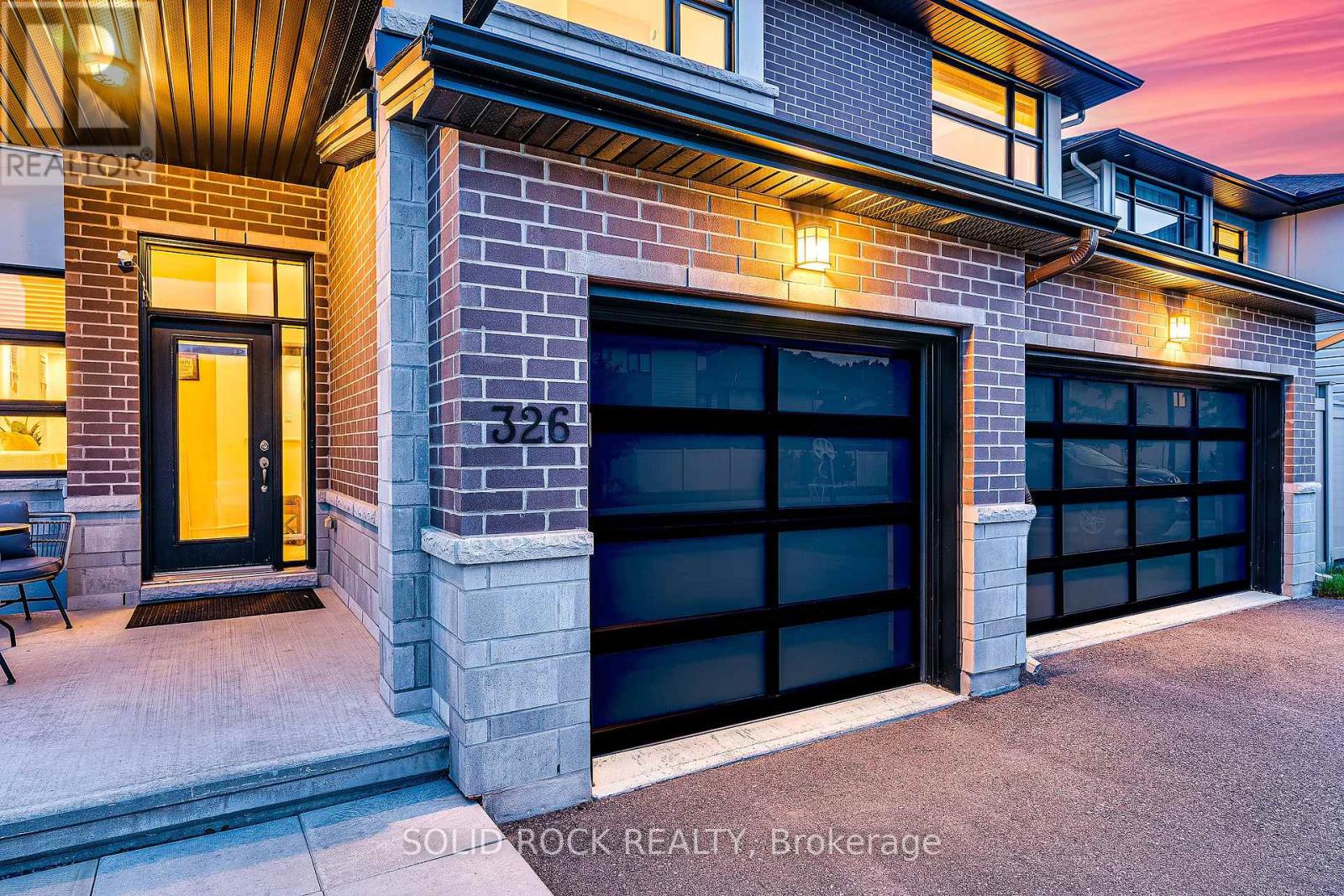 Photo 3 of 326 Memorial Grove, Ottawa ON