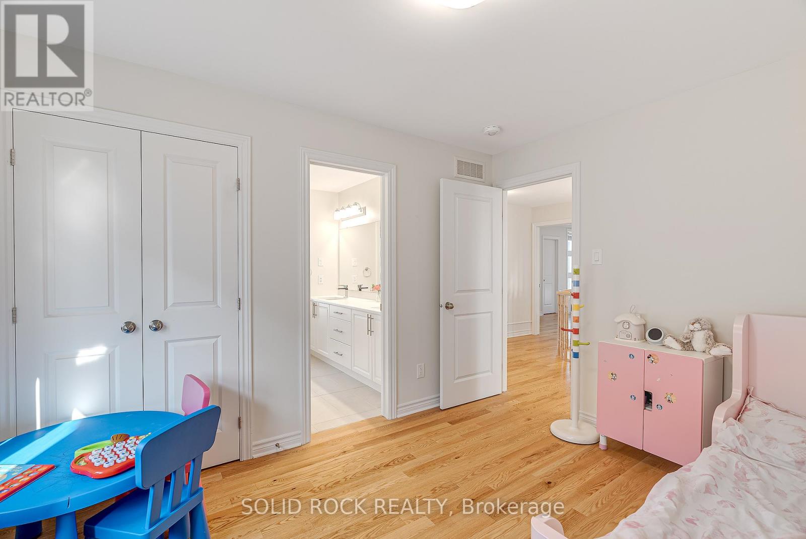 Photo 30 of 326 Memorial Grove, Ottawa ON