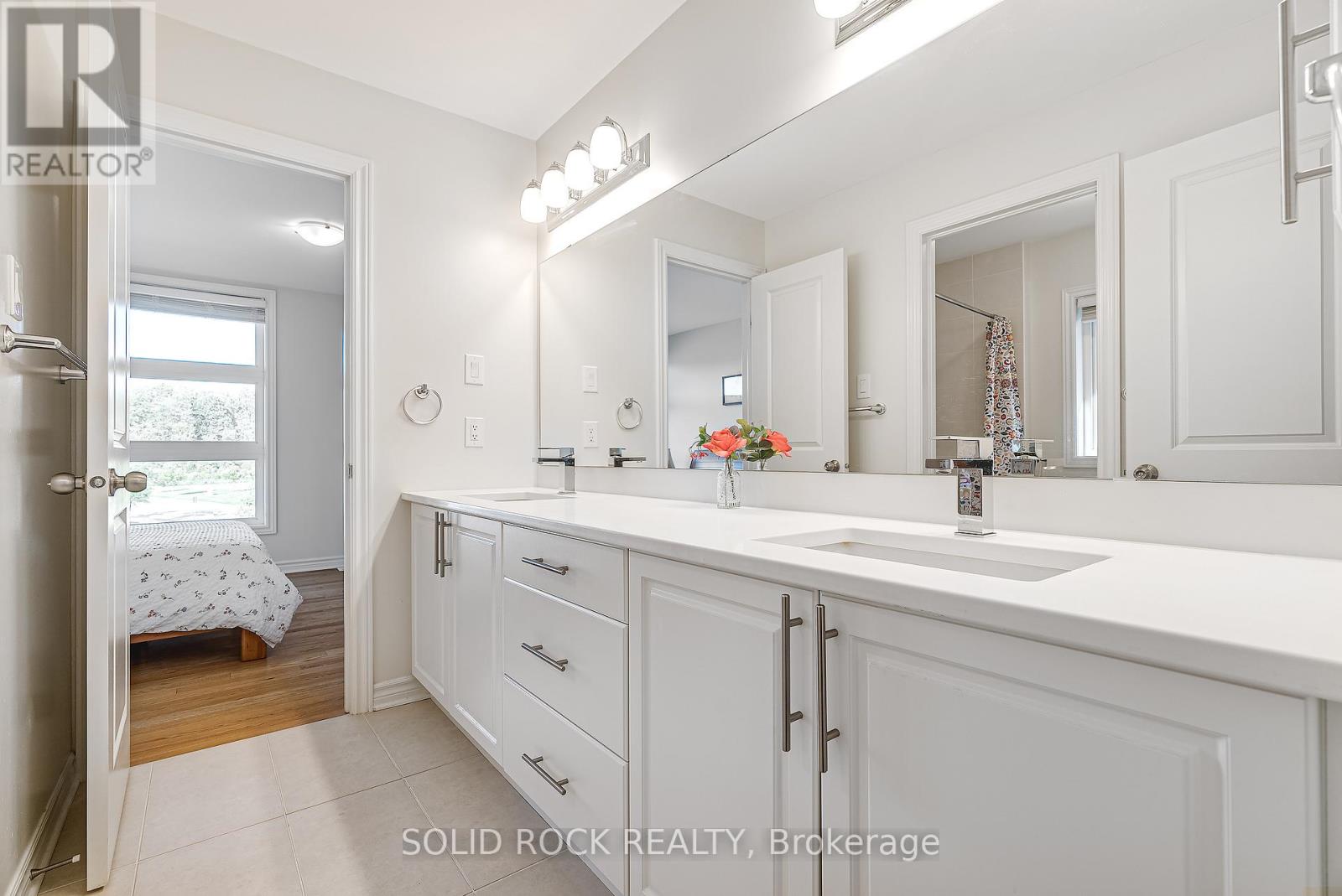 Photo 33 of 326 Memorial Grove, Ottawa ON