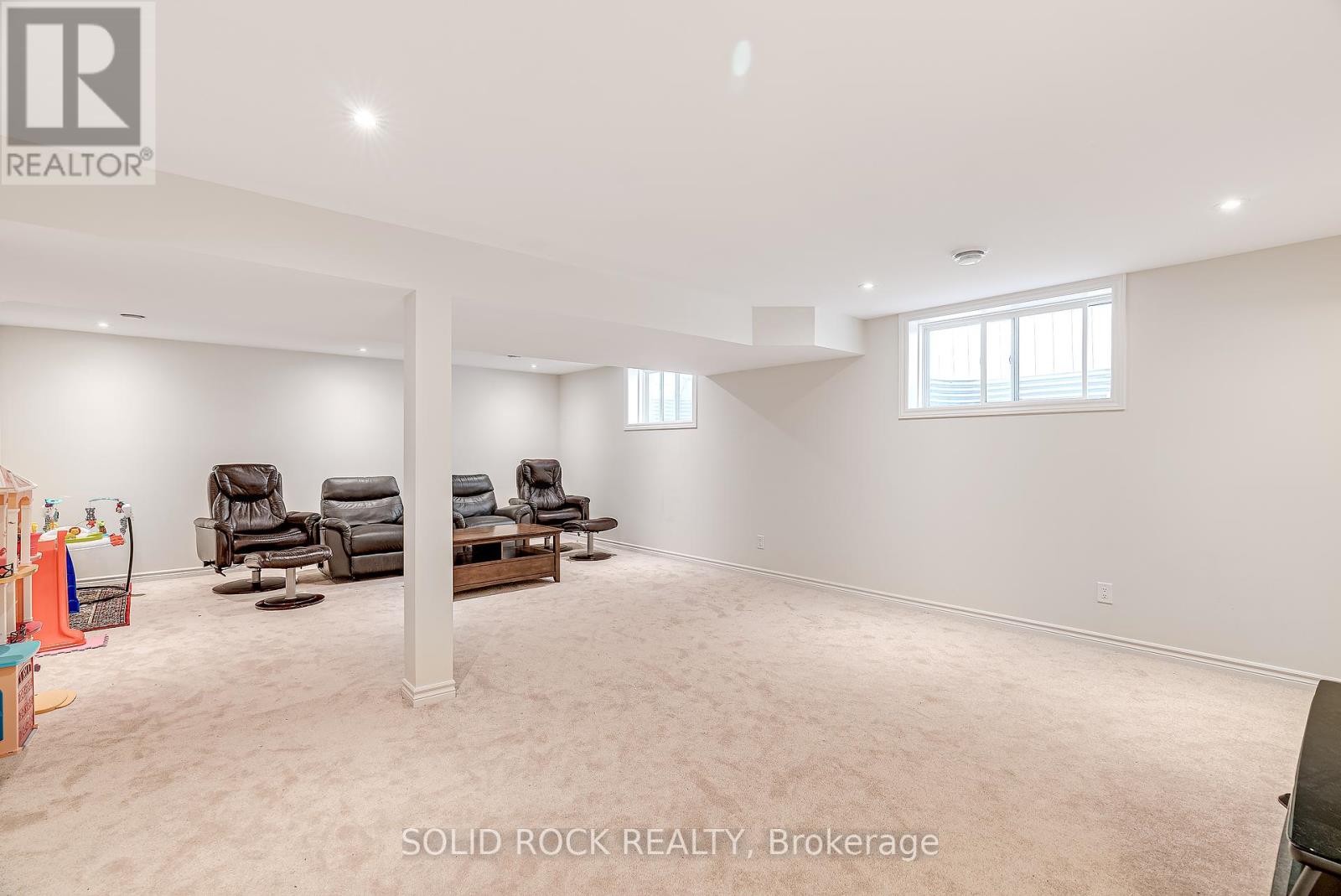 Photo 41 of 326 Memorial Grove, Ottawa ON