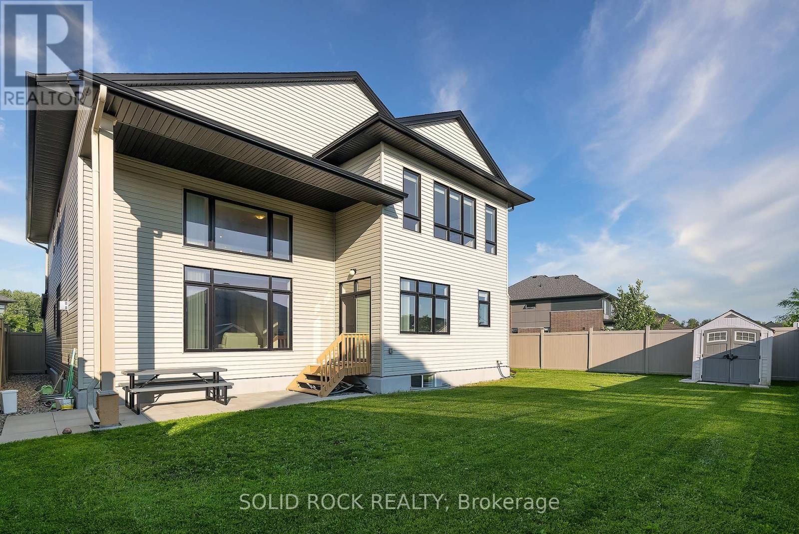 Photo 45 of 326 Memorial Grove, Ottawa ON