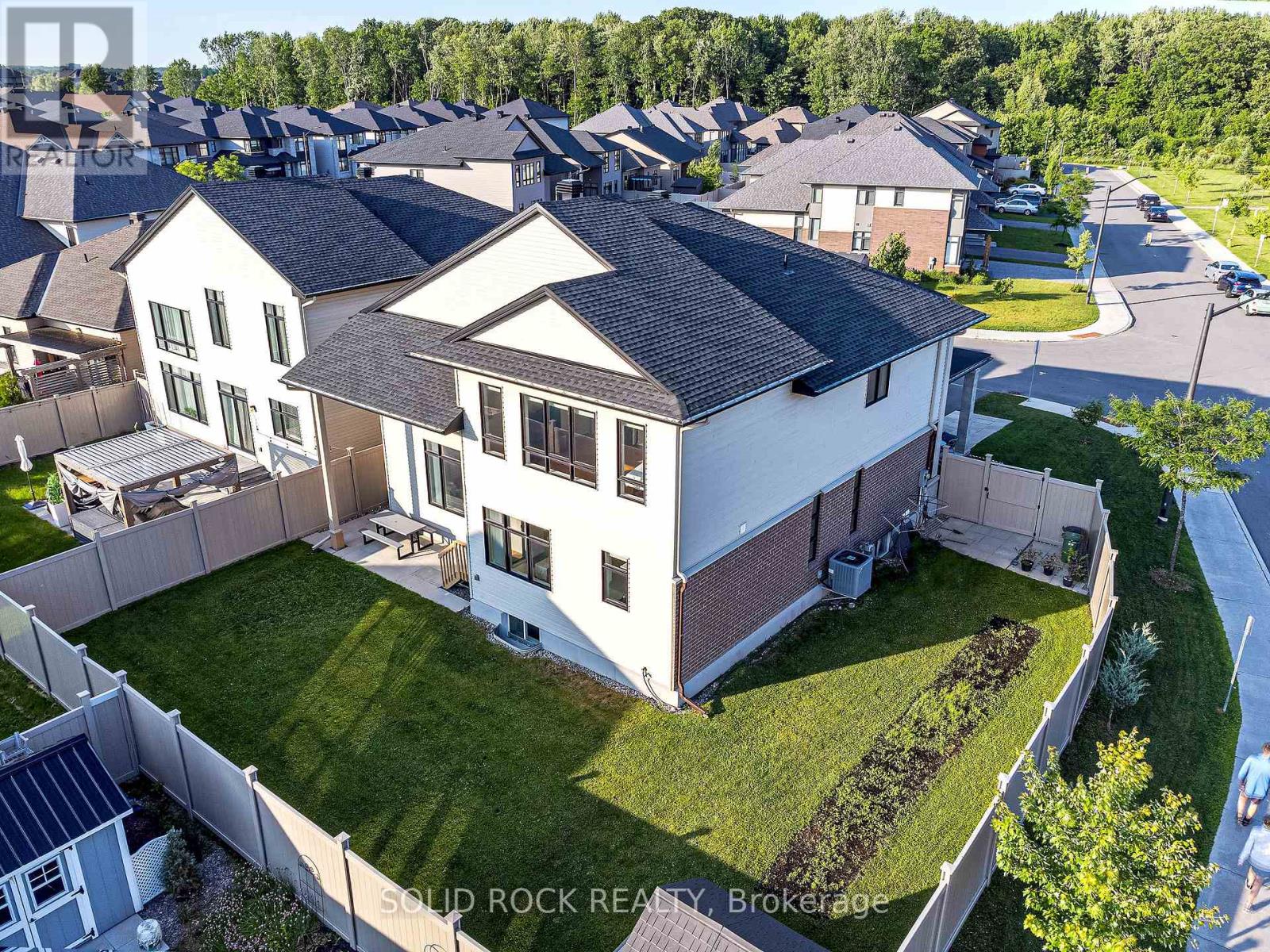 Photo 48 of 326 Memorial Grove, Ottawa ON