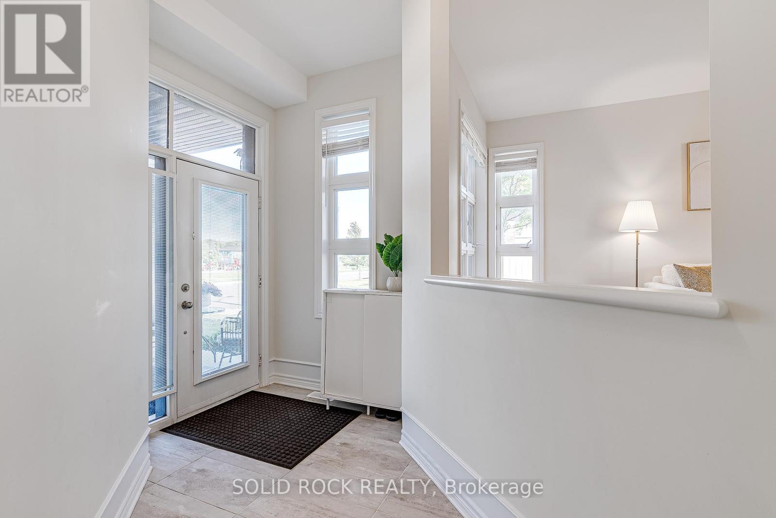 Photo 5 of 326 Memorial Grove, Ottawa ON