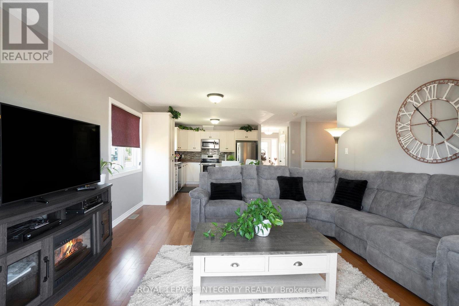 Photo 11 of 44 Lee Avenue, Smiths Falls ON