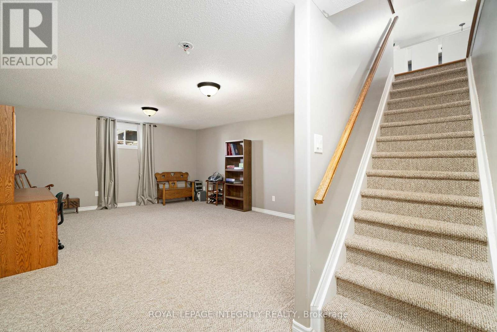 Photo 20 of 44 Lee Avenue, Smiths Falls ON
