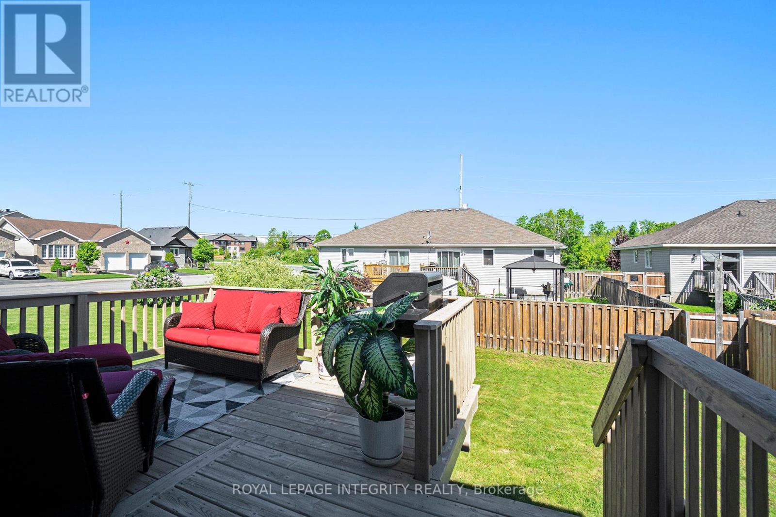Photo 24 of 44 Lee Avenue, Smiths Falls ON
