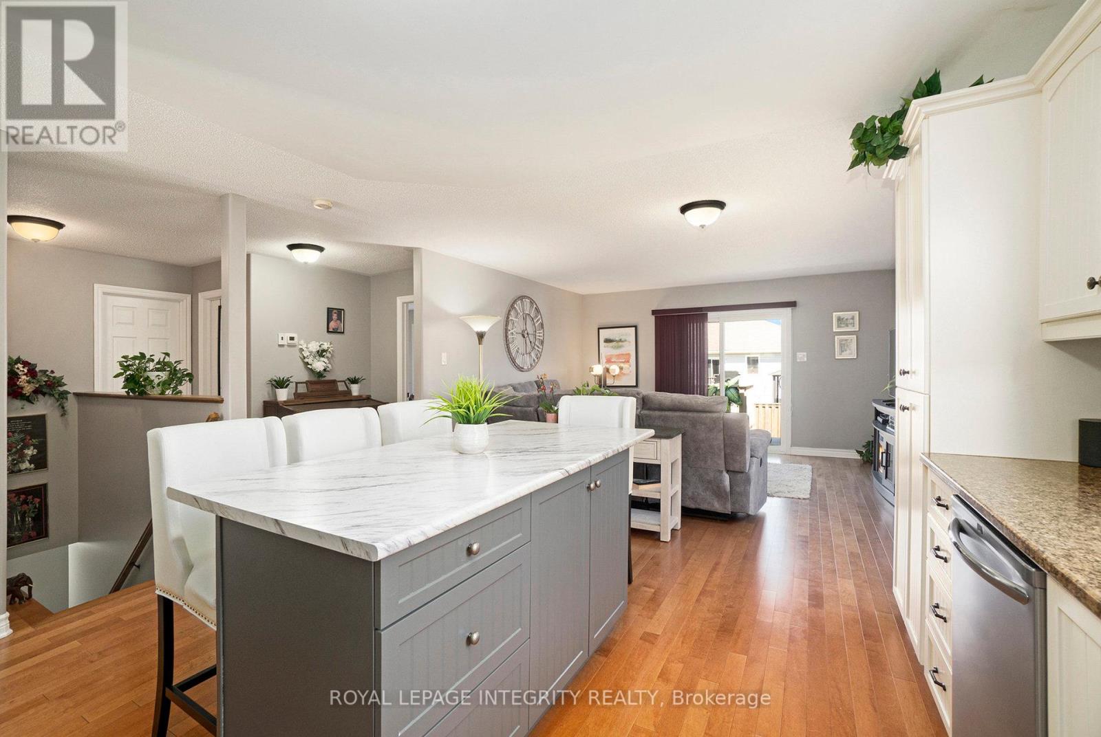 Photo 8 of 44 Lee Avenue, Smiths Falls ON