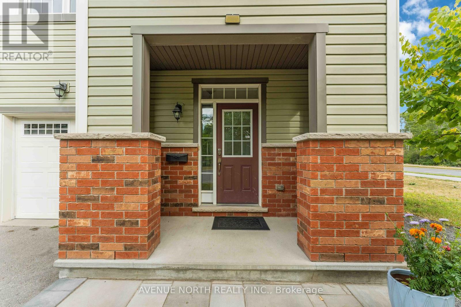 Photo 3 of 563 Foxlight Circle, Ottawa ON