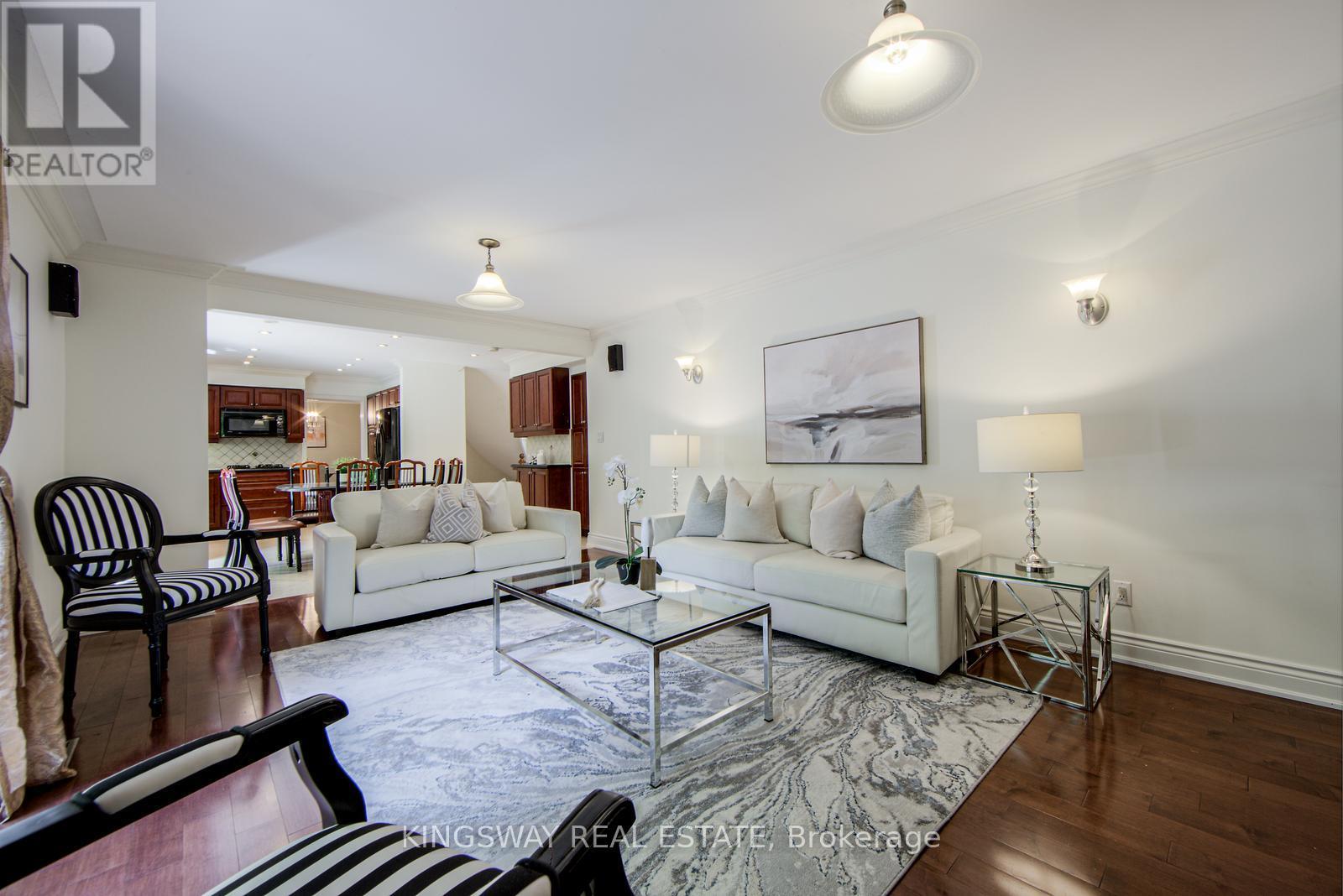 Photo 11 of 1368 Bunsden Avenue, Mississauga ON