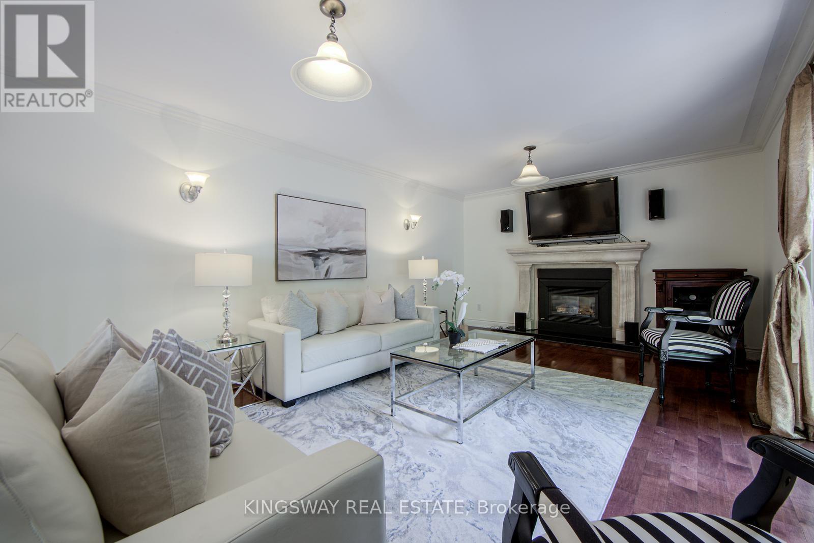 Photo 12 of 1368 Bunsden Avenue, Mississauga ON
