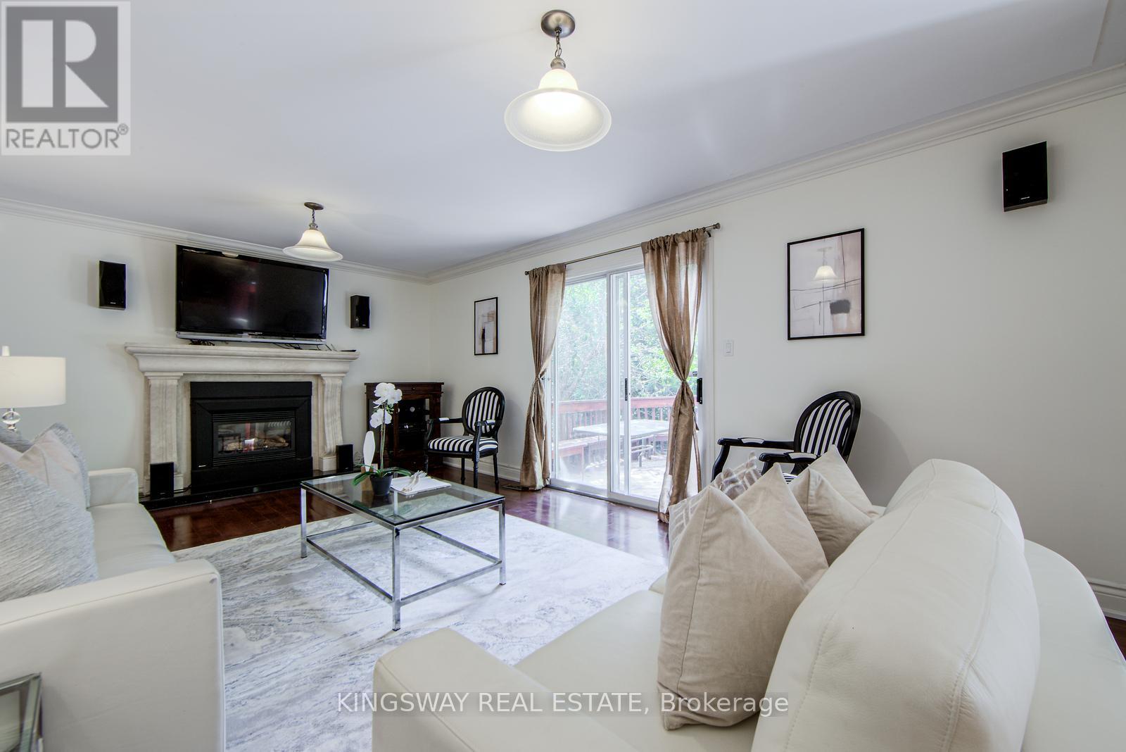Photo 13 of 1368 Bunsden Avenue, Mississauga ON