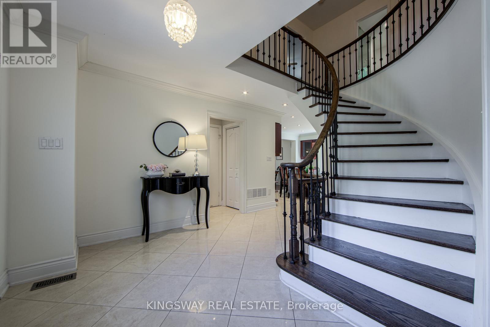 Photo 14 of 1368 Bunsden Avenue, Mississauga ON