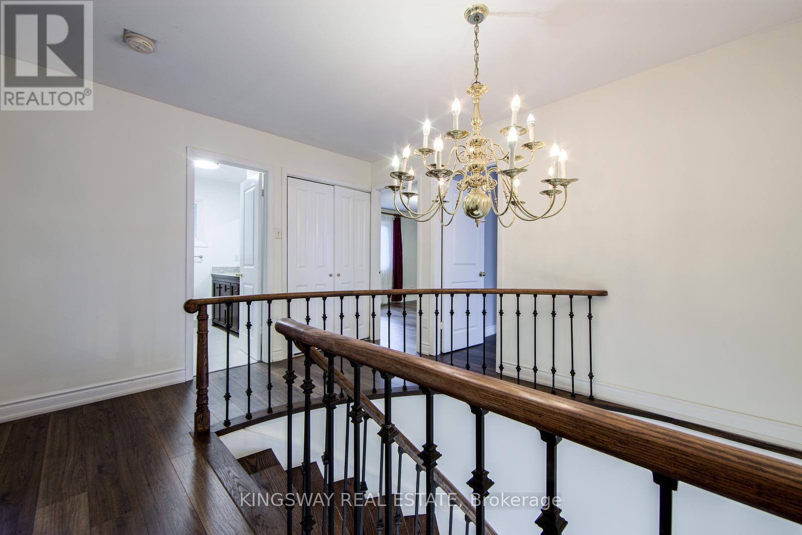 Photo 15 of 1368 Bunsden Avenue, Mississauga ON