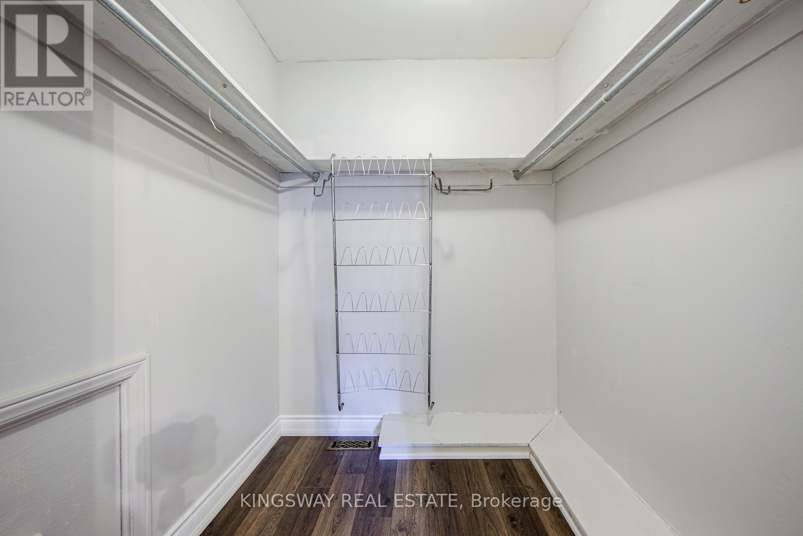 Photo 18 of 1368 Bunsden Avenue, Mississauga ON