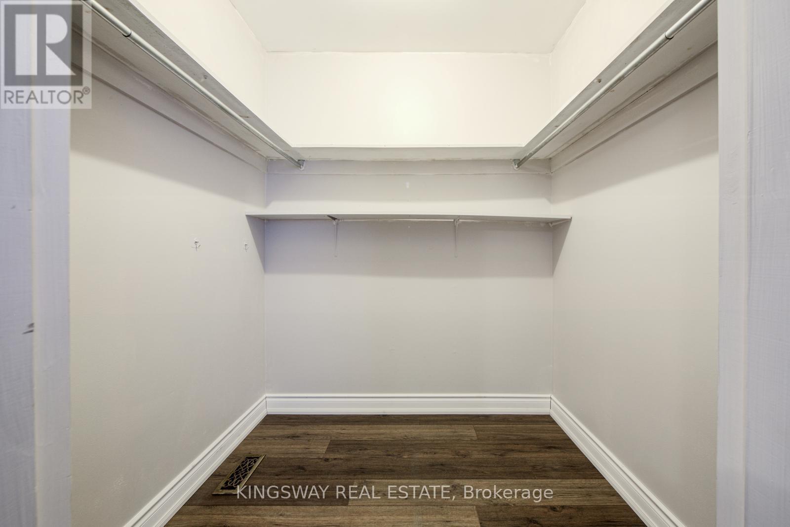 Photo 19 of 1368 Bunsden Avenue, Mississauga ON