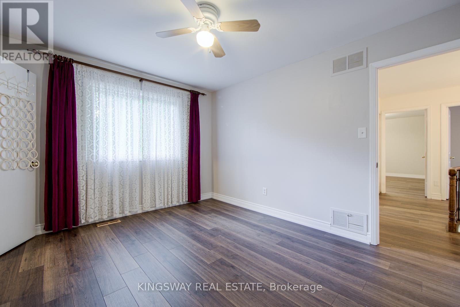 Photo 20 of 1368 Bunsden Avenue, Mississauga ON