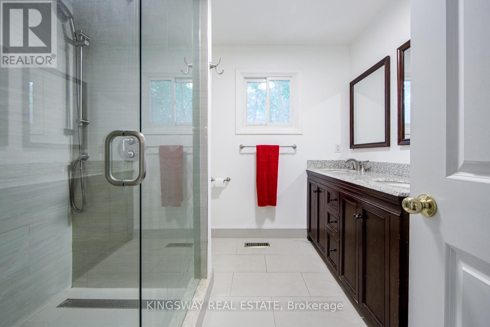 Photo 22 of 1368 Bunsden Avenue, Mississauga ON