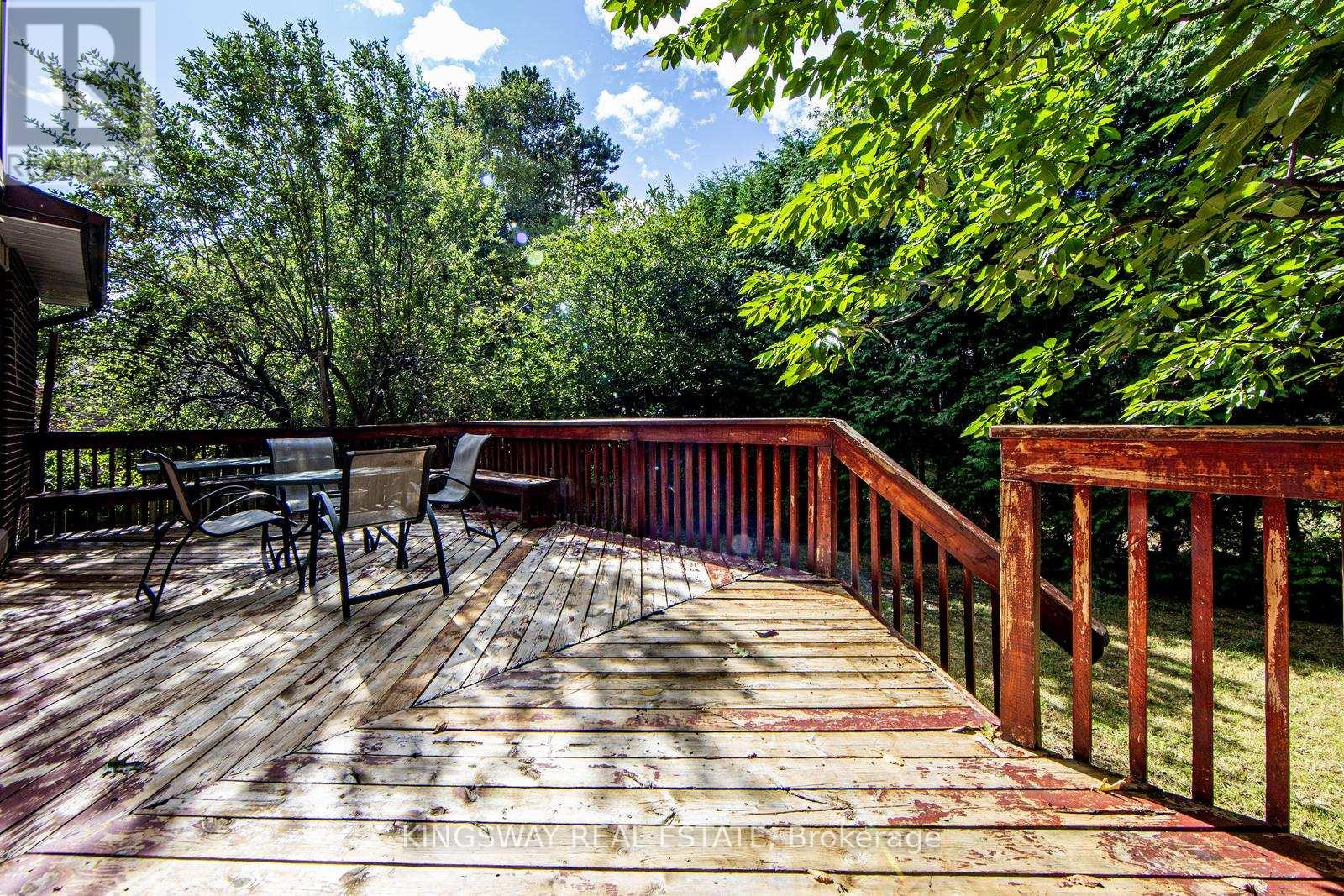 Photo 23 of 1368 Bunsden Avenue, Mississauga ON