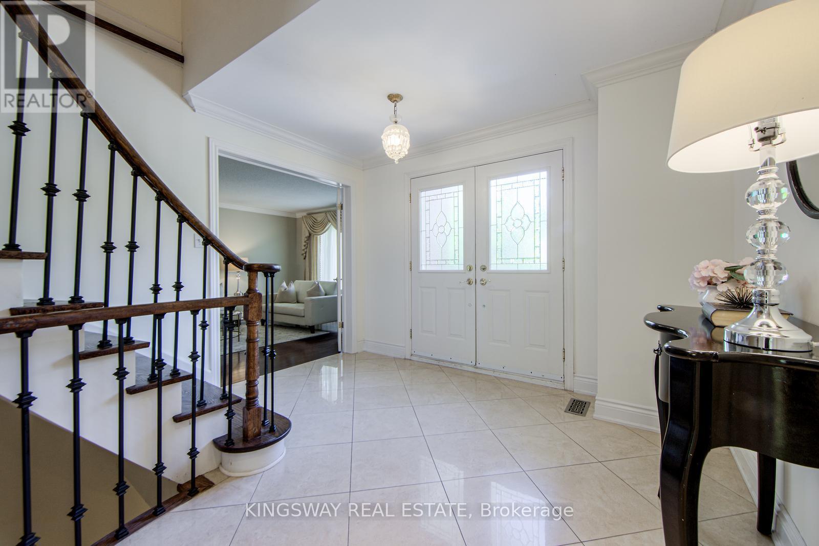 Photo 3 of 1368 Bunsden Avenue, Mississauga ON