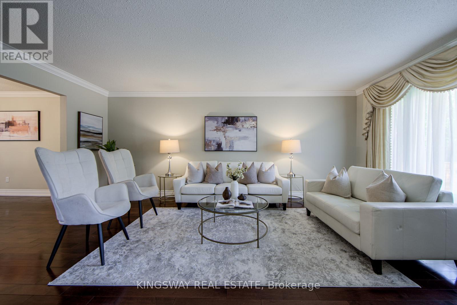 Photo 4 of 1368 Bunsden Avenue, Mississauga ON