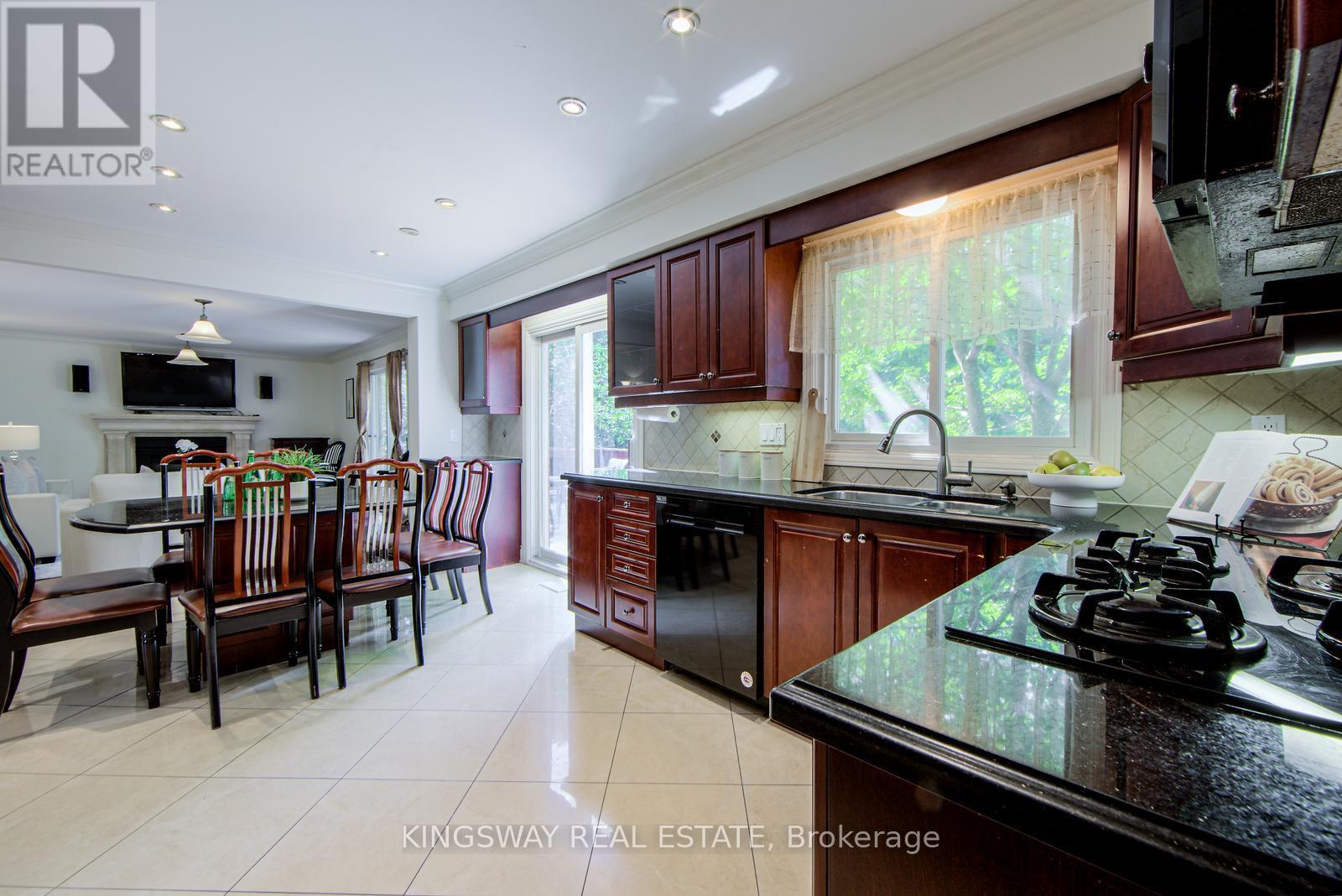 Photo 9 of 1368 Bunsden Avenue, Mississauga ON