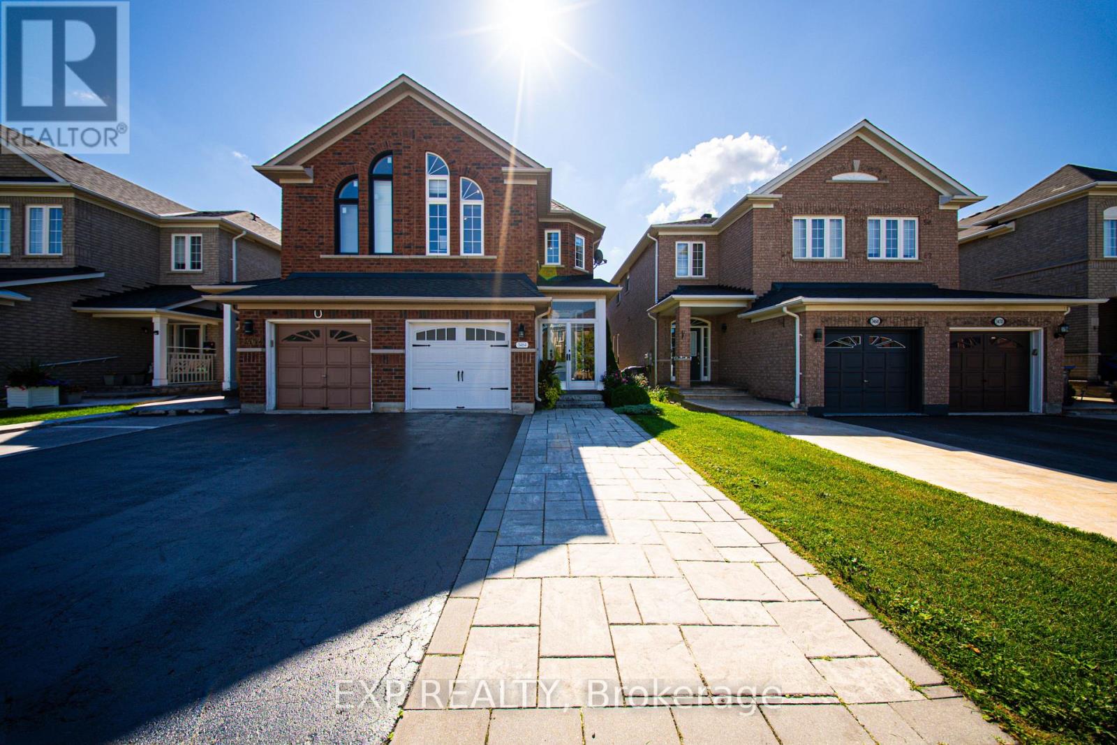 Photo 3 of 3464 Fountain Park Avenue, Mississauga ON