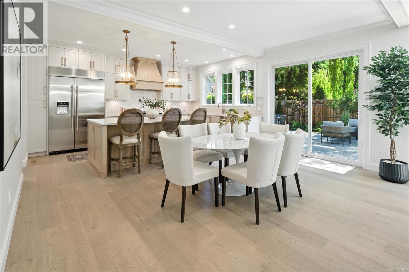 Photo 11 of 2377 Zela St, Oak Bay BC