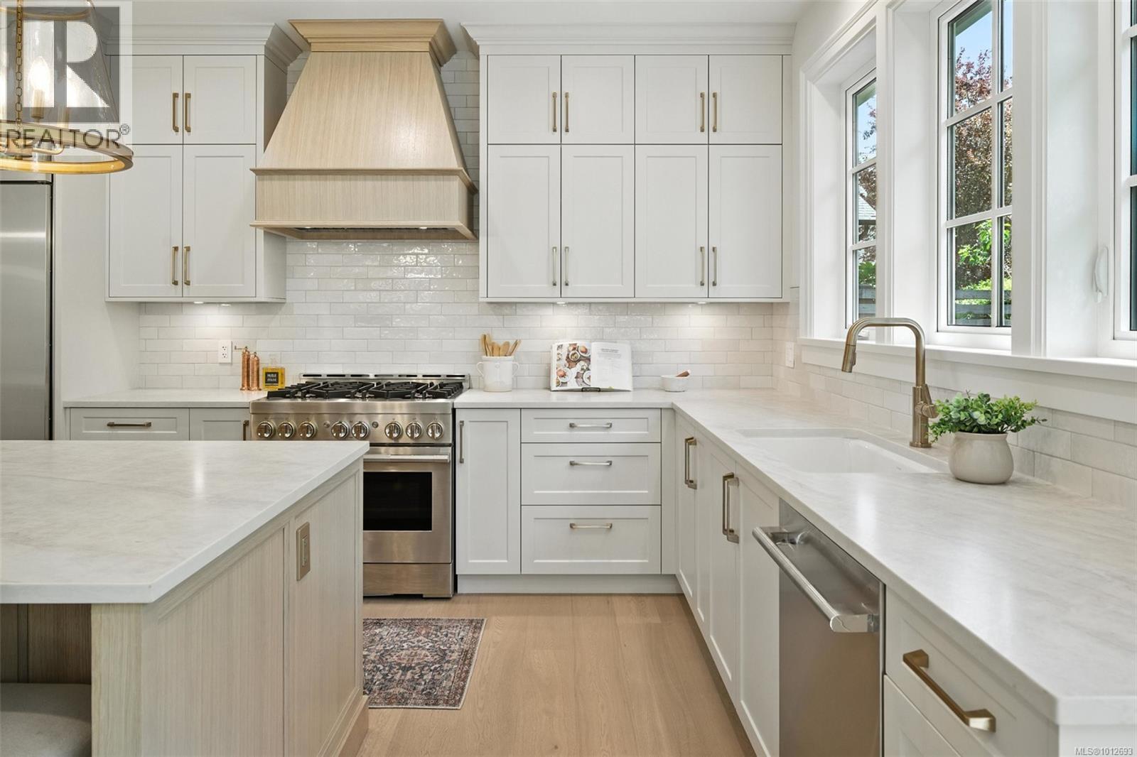 Photo 16 of 2377 Zela St, Oak Bay BC