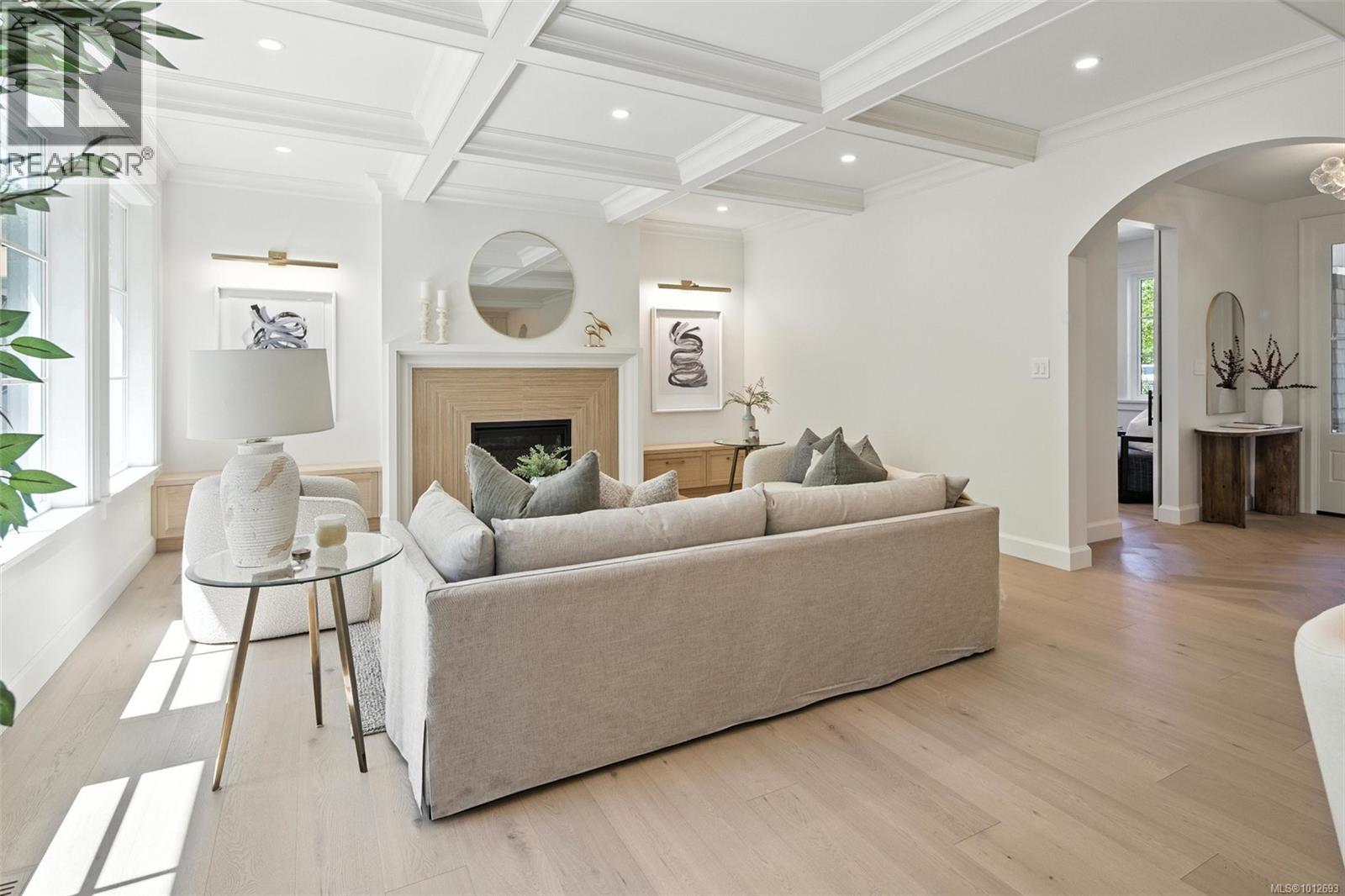 Photo 7 of 2377 Zela St, Oak Bay BC