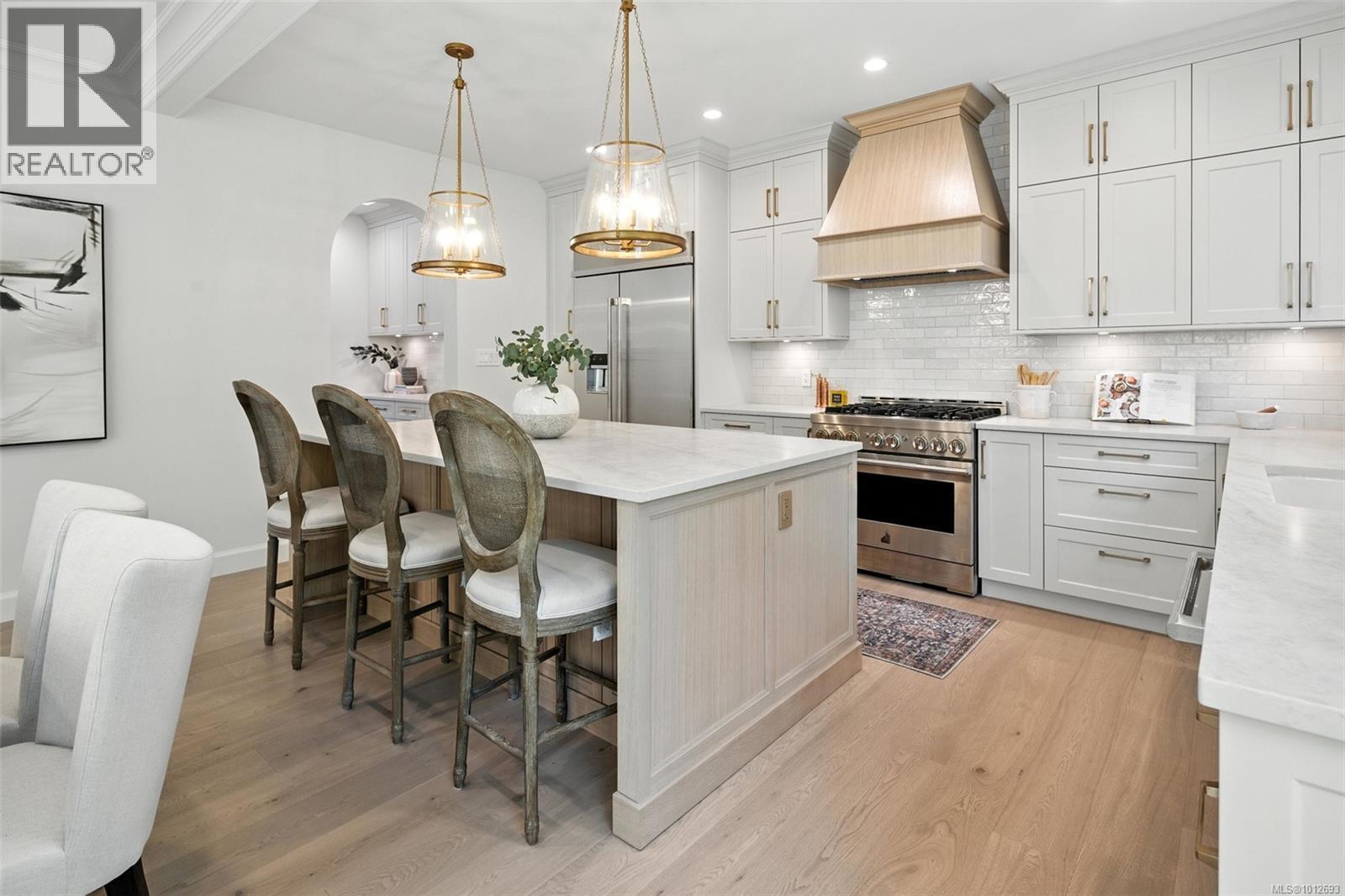 Photo 13 of 2377 Zela St, Oak Bay BC