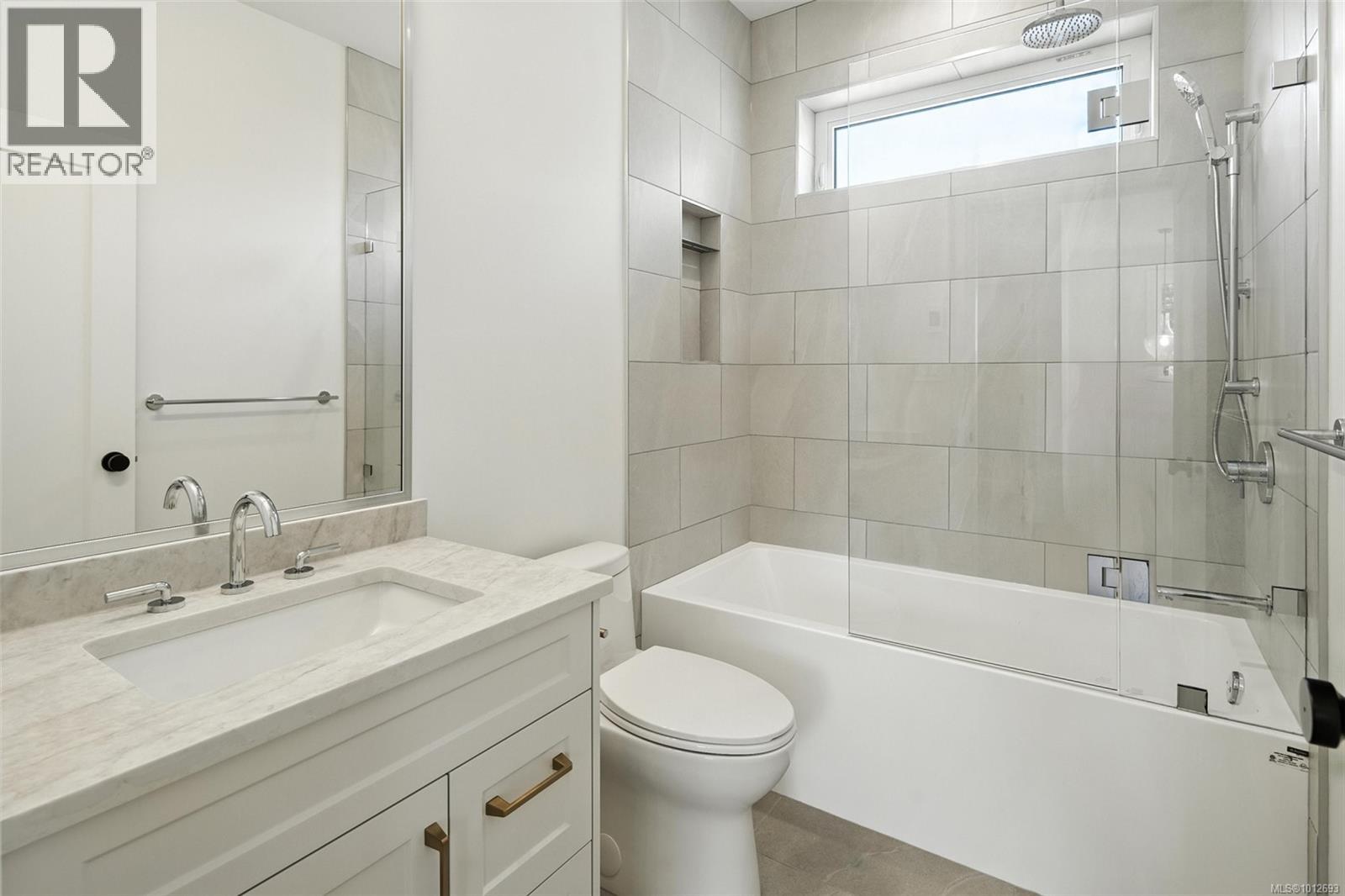 Photo 33 of 2377 Zela St, Oak Bay BC