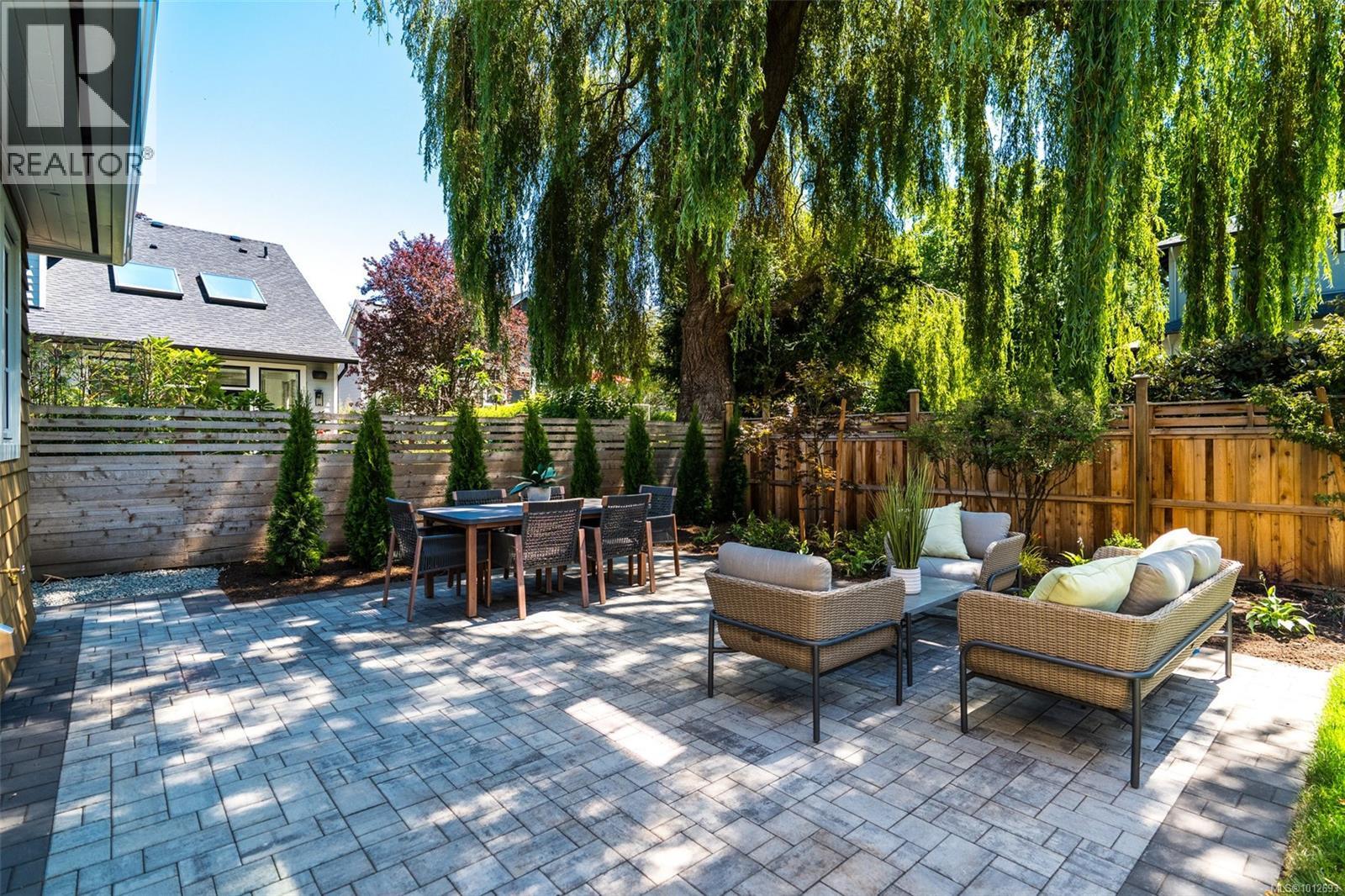 Photo 37 of 2377 Zela St, Oak Bay BC