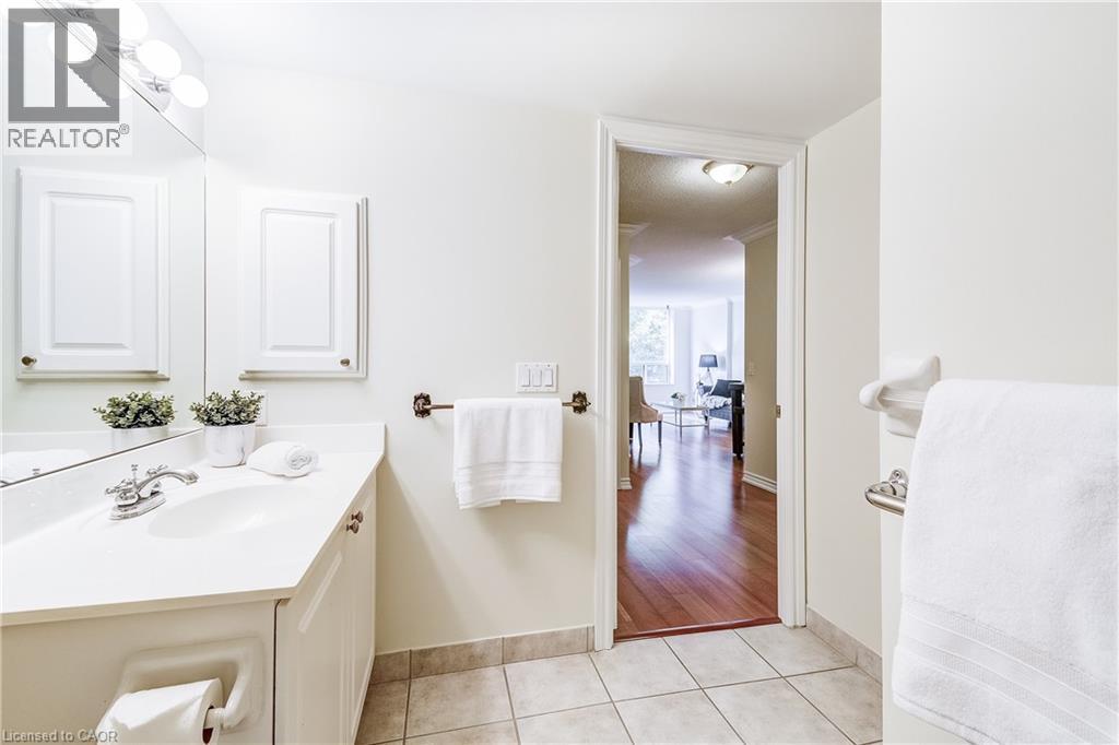 Photo 16 of 100 Burloak Drive Unit 1308, Burlington ON