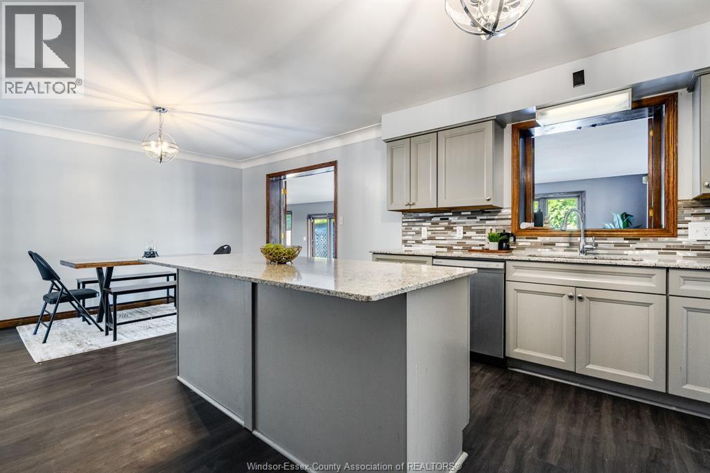Photo 11 of 2025 Randolph Avenue, Windsor ON