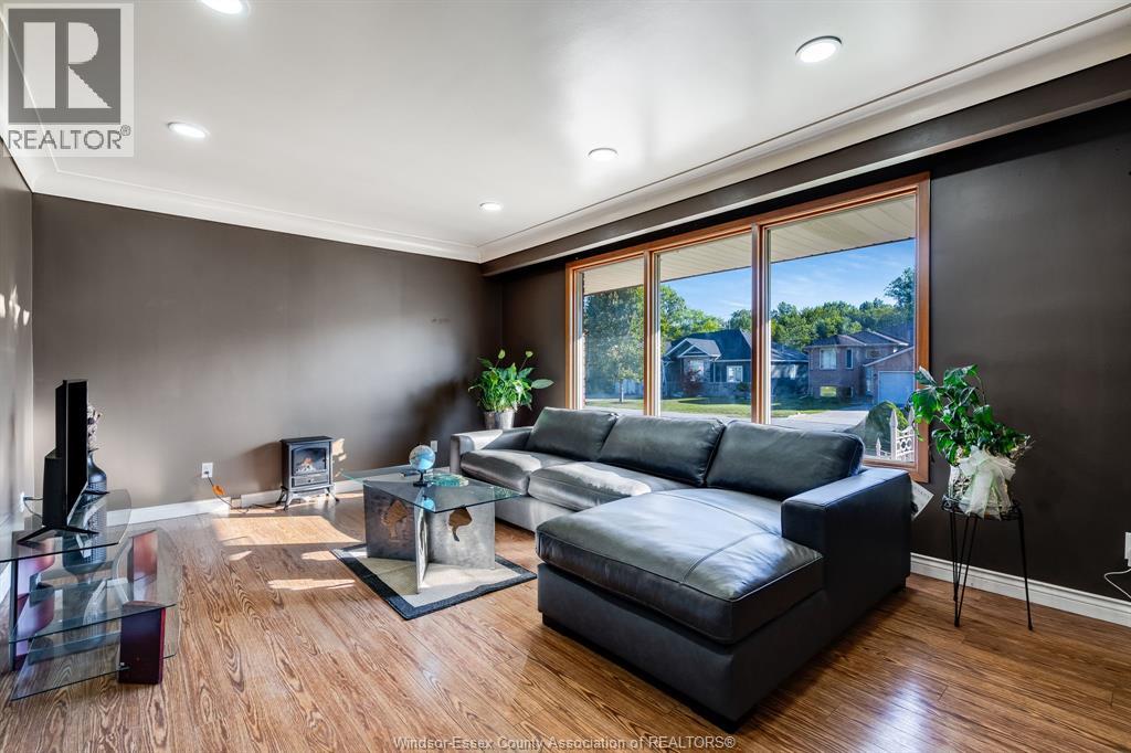 Photo 3 of 2025 Randolph Avenue, Windsor ON